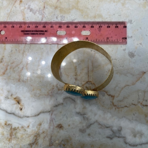 BEAUTIFUL CUFF STYLE BRACELET - Picture 4 of 4